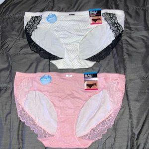 Bali NWT Hipster Panties Polka Dot 2 Pair